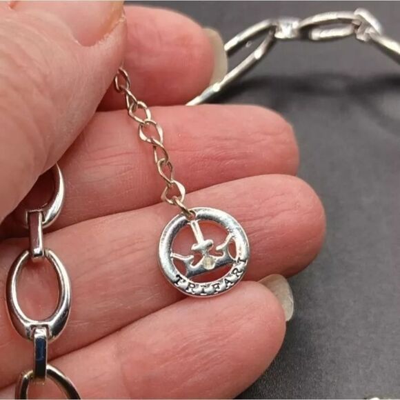 Trifari Marked Silvertone Loop Chain Statement Necklace - Picture 3 of 4